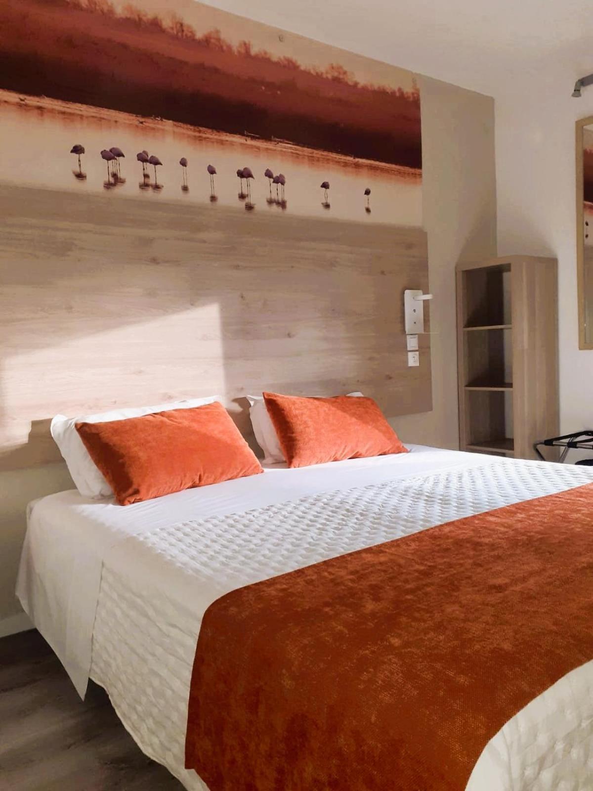 Hotel Le Mas Des Ponts D'Arles Rum bild